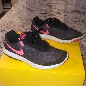 Nike Women’s Flex Experience RN 5 Running Sneakers Black/Pink